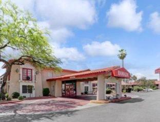 Days Inn By Wyndham Tucson City Center חדר תמונה