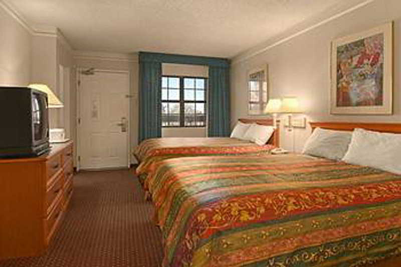 Days Inn By Wyndham Tucson City Center מראה חיצוני תמונה
